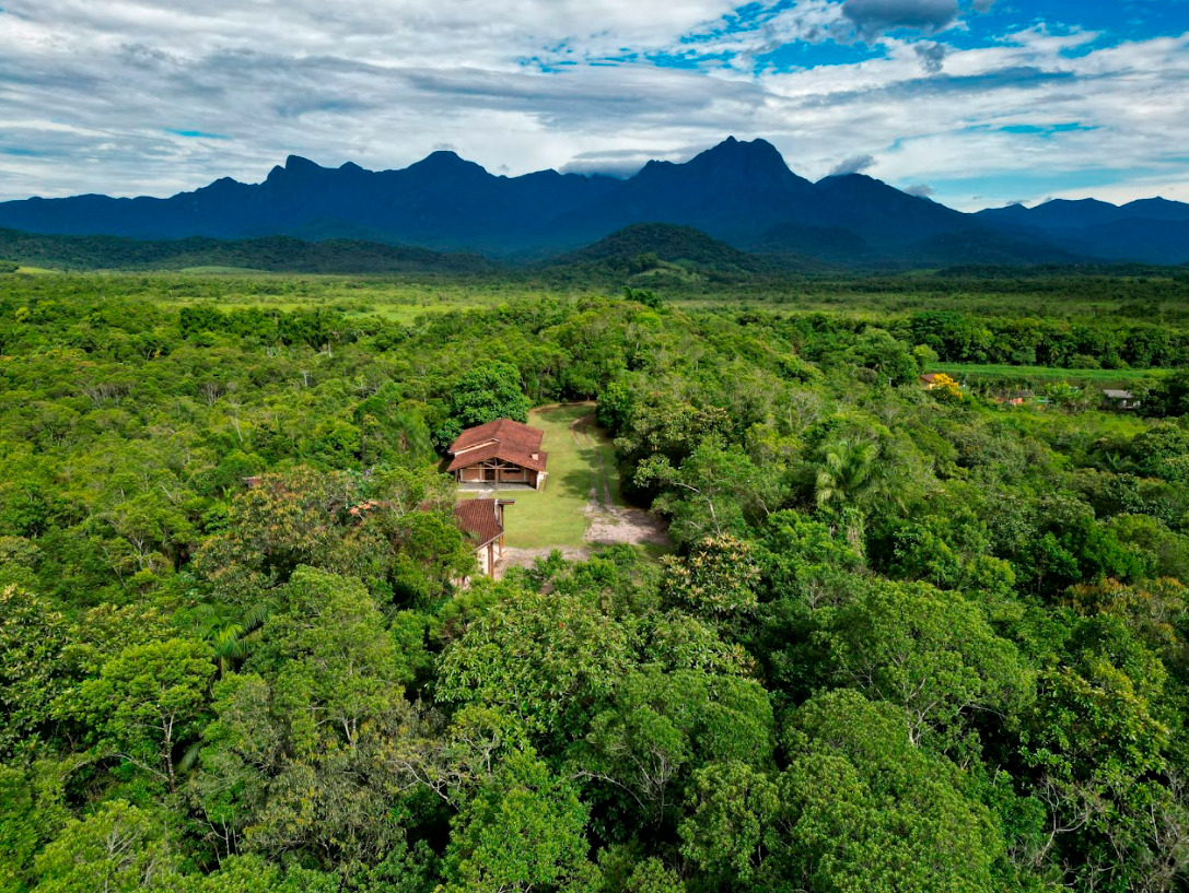 Imagem aérea do Centro de Visitantes da Reserva Natural Guaricica.